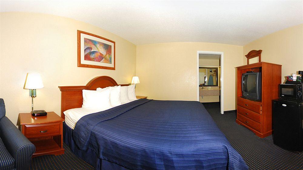 Lodge Econo Kingsville